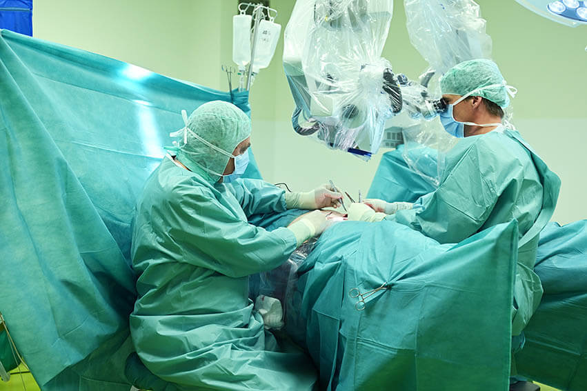 Ärzte des Zentrums für rekonstruktive Urogenitalchirurgie bei einer OP