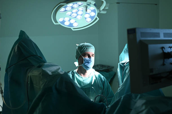 Operation bei künstlichem Schliessmuskel